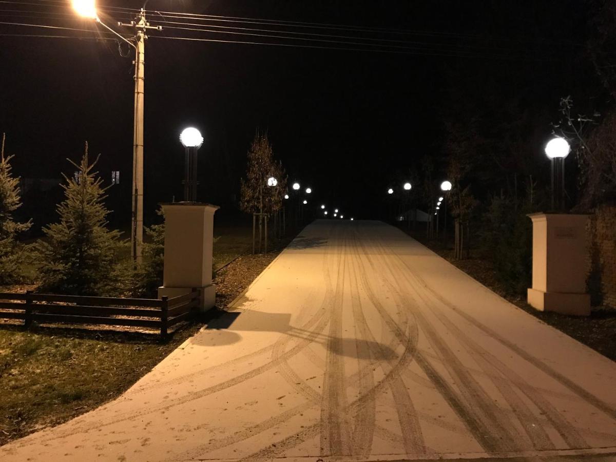 Gosciniec Krepa Hotel Lipsko Exterior photo